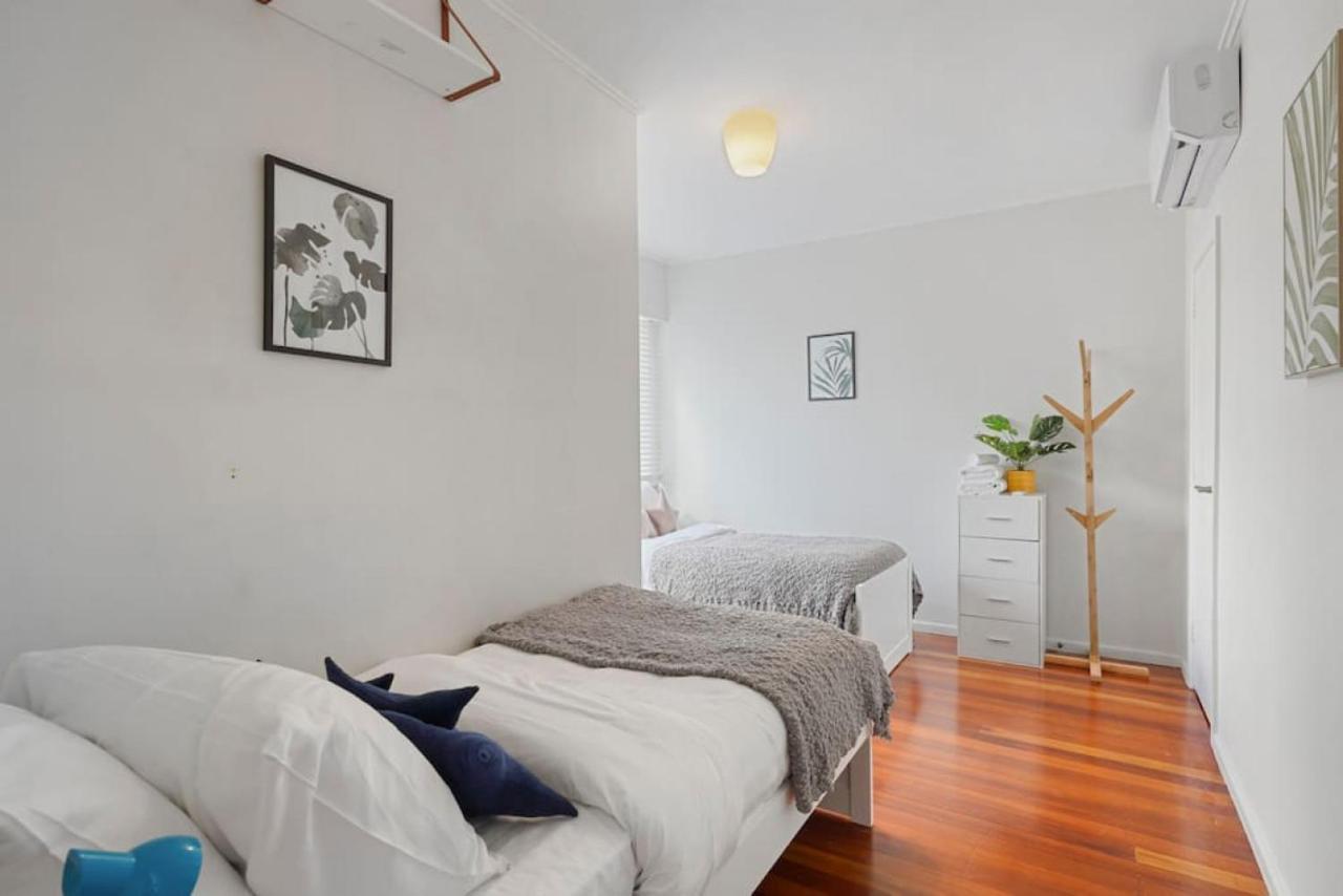 Amazing Home By Beach - Fully Aircon-Ed - Wifi Окленд Экстерьер фото